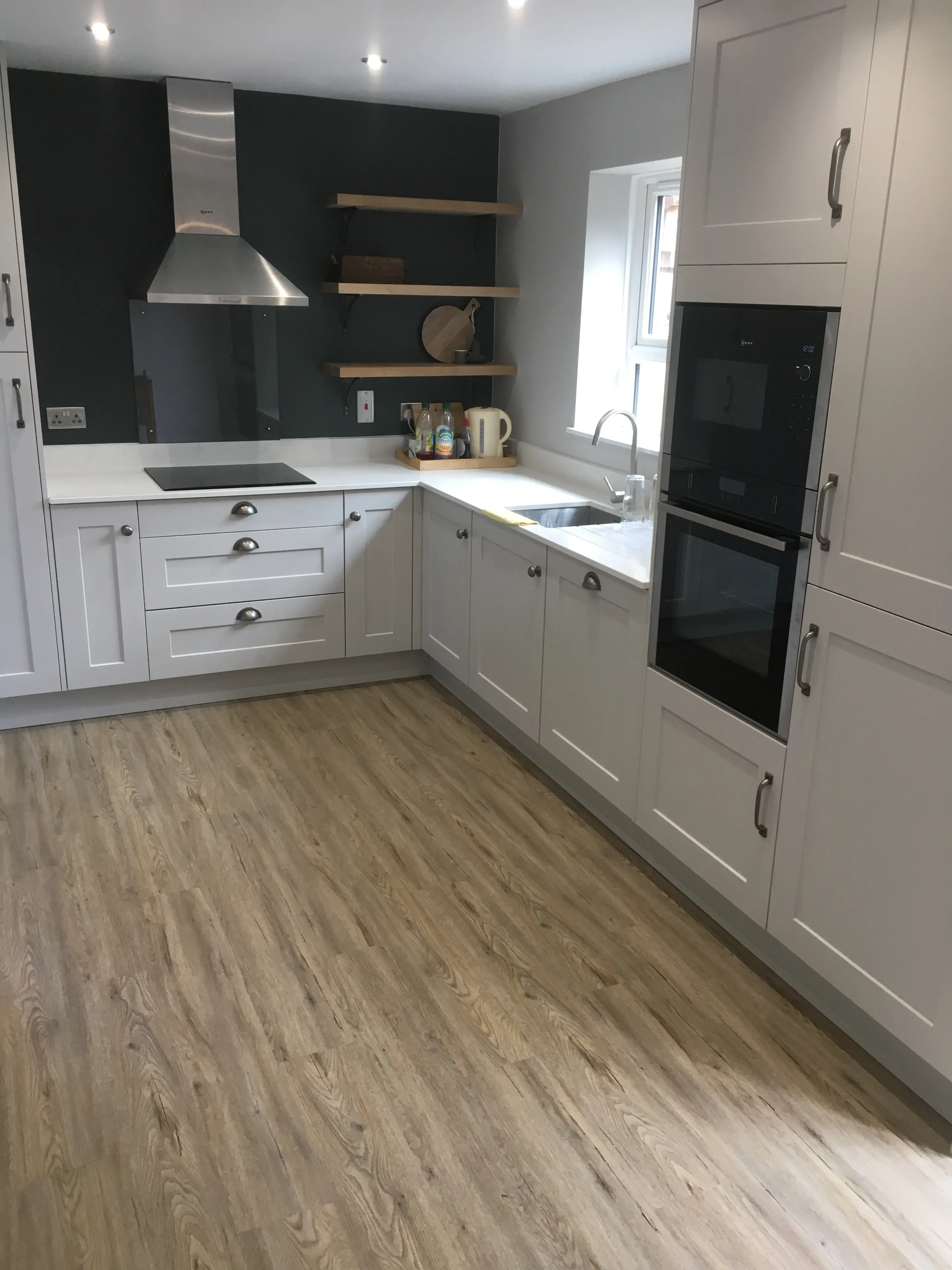 Durable landlord kitchen finish with integrated oven and wood-effect flooring