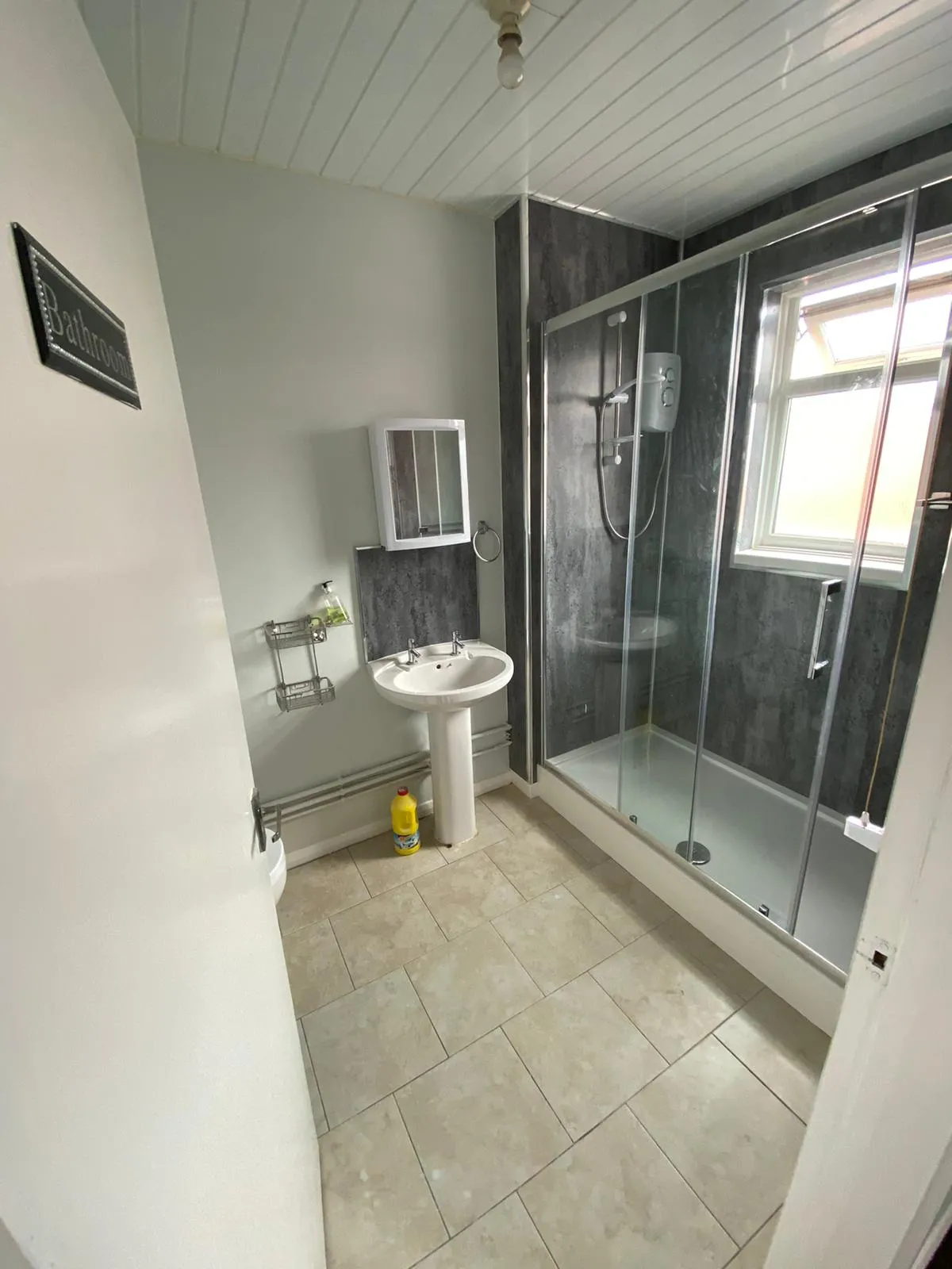 Finished HMO bathroom with shower enclosure and tiled floor